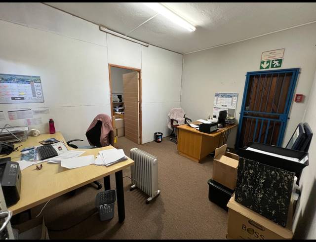 349M² WAREHOUSE TO LET IN LASER PARK